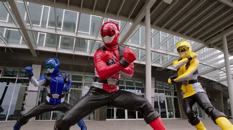 My Shiny Toy Robots: Series REVIEW: Power Rangers Beast Morphers