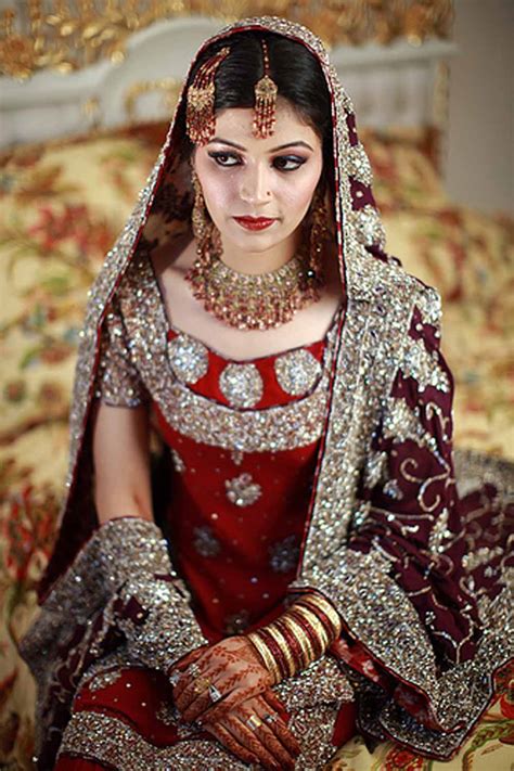 Neo Bollywood Bridal Dresses Wedding Wear Mehndi Latest Jewelry