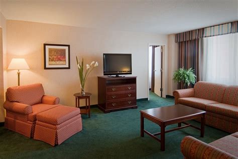 HOLIDAY INN ARLINGTON AT BALLSTON $107 ($̶1̶7̶3̶) - Updated 2022 Prices ...