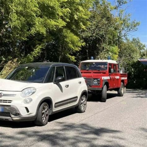 ALBERO SI SCHIANTA SU UNAUTO IN TRANSITO CivitanovaLive