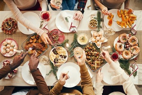 Repas de famille traditions à Strasbourg le charme de Noël en