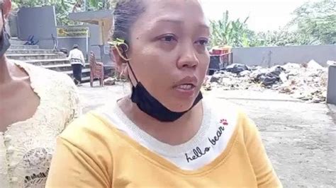 Tangis Nyoman Wari Kenang Kadek Nia Buah Hatinya Yang Meninggal Di