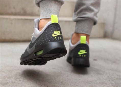 Nike Air Max Tavas Neon Sneakers Actus