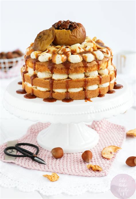 Werbung Herbstlicher Sahne Nuss Naked Cake Mit Bratapfel Und Karamell