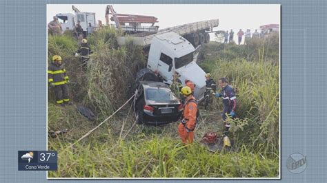 Passageira Fica Presa S Ferragens Ap S Carro Ser Atingido E Arrastado