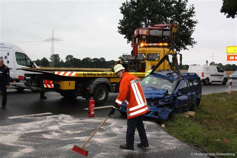 Beim Abbiegen übersehen Schwerer Unfall auf der B 75 Rotenburg Wümme