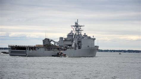 The Amphibious Dock Landing Ship Uss Carter Hall Lsd Picryl Public