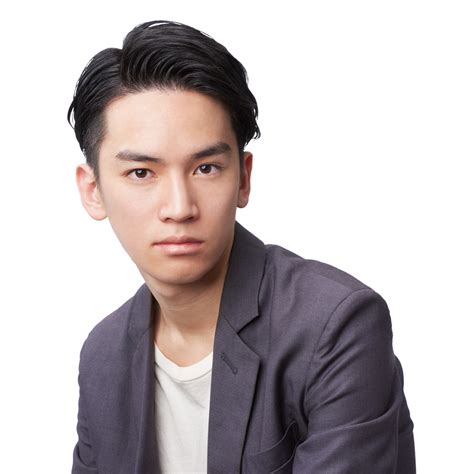 Grooming experts explain how to maintain a guy korean hairstyle 33