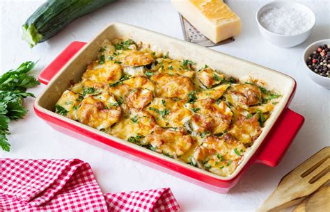 Zucchini-Auflauf mit Hüttenkäse: schnelles Ofengericht - Leckerschmecker