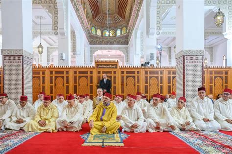 Sm Le Roi Amir Al Mouminine Accomplit La Pri Re Du Vendredi La