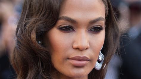 Joan Smalls Brunette Look That Fans Envy