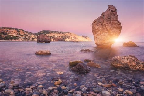 Les Aphrodite Basculent Ou Tou Romiou De Pétra Le Lieu De Naissance De Paphos Chypre Goddness ...