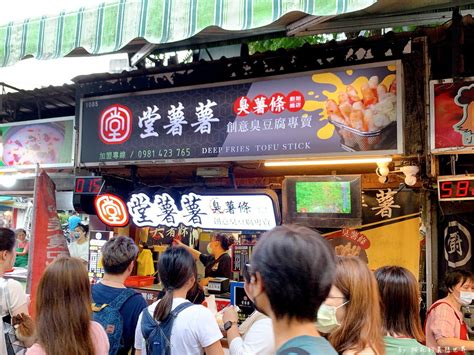 羅東夜市必吃美食｜精選9間宜蘭羅東夜市必吃美食懶人包，私心最愛臭薯條，必喝羊肉湯、必排三星蔥肉串