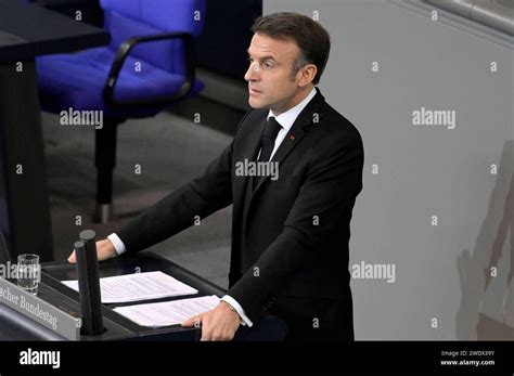 Emmanuel Macron beim Trauerstaatsakt für den verstorbenen