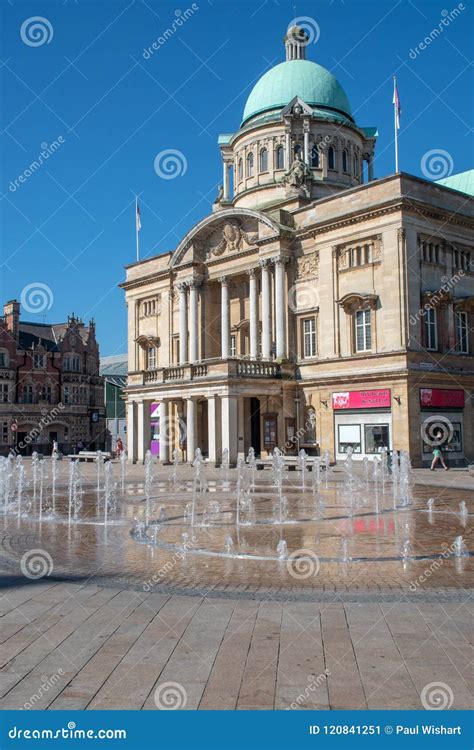 Hull City Hall with Fountain in Foreground Editorial Photo - Image of landmark, historical ...