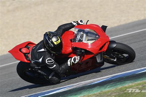 Sin aliento alcanzar diseño ducati panigale v4 velocidad máxima