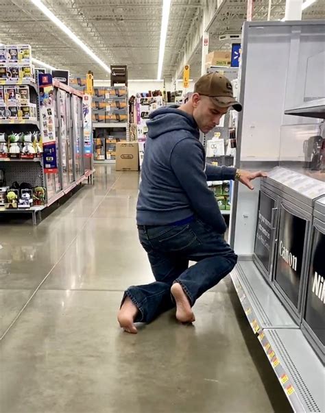 Stephen Barefoot In Walmart Barefoot Living Barefoot Feet Soles