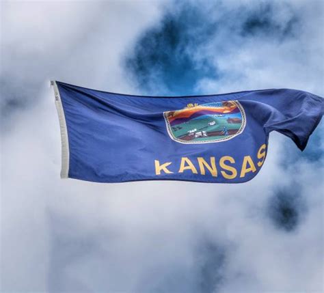 40+ Kansas State Flag Photos Stock Photos, Pictures & Royalty-Free ...