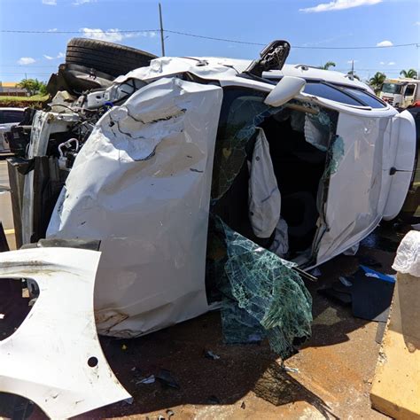 Pessoas Ficam Feridas Ap S Batida Forte Entre Dois Carros Na Pr