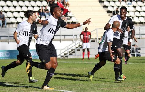 Irobiso Filipe Godinho E Miguel Carvalho Renovam O Farense