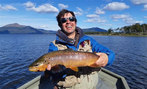 Lanzando Líneas Guardando Recuerdos Aventuras De Pesca Con Mosca En