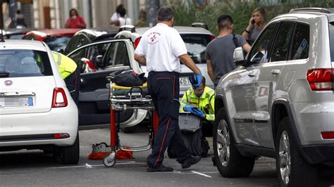 Incidente A Cesano Boscone Due Donne Sulle Strisce Travolte Da Unauto