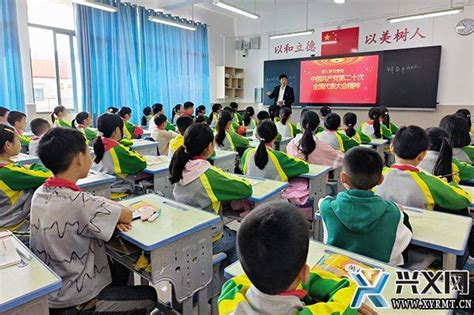 义龙新区新市民第二小学：办好人民满意的教育 让每个孩子享受到优质的教育资源发展进行教学