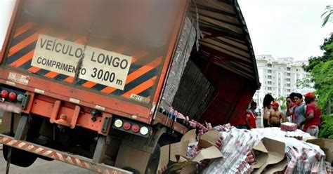 G Asfalto Cede E Carreta Mil Caixas De Refrigerantes Tomba Em