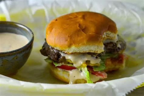 Easy Homemade Burger Sauce/Spread (In-N-Out Copycat) - Whole Made Living