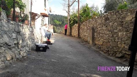 Padre E Figlio Uccisi A Colpi Di Pistola Da Vicino Casa Omicidio