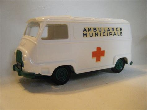 Minialuxe Serie Utilitaire France Renault Estafette Ambulance