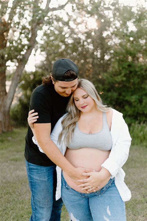 Plus Size Maternity Pictures Taken By Bree Smith Photogra Maternity Photoshoot Outfits