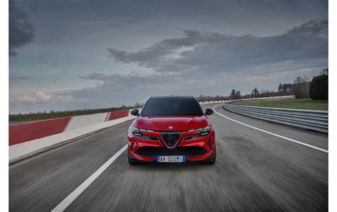 Alfa Romeo Junior Veloce elettrica con solo 281 cavalli è una vera