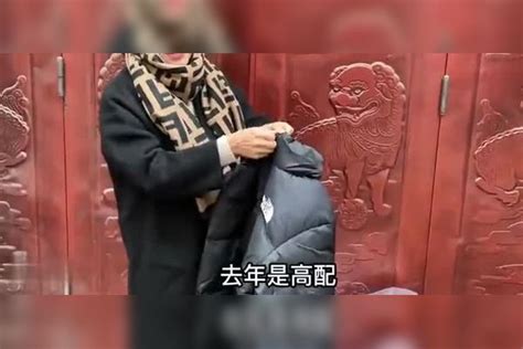 婷婷花499给老公买羽绒服，忽悠他2000多一件，老公反应太真实了