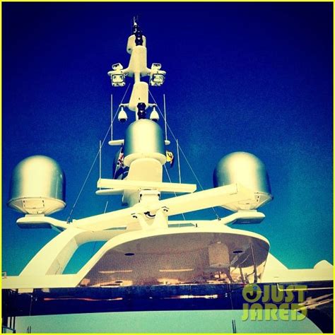 Photo Rihanna Bikini Beach Body 07 Photo 2688333 Just Jared