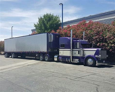 Semitrckn Peterbilt Custom With Matchin Reefer