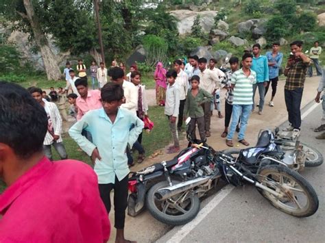 Collision Between Two Bikes Three Injured Including Woman दो बाइकों