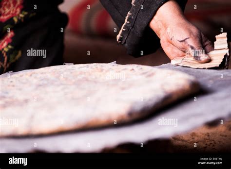 Bedouin Woman Hi Res Stock Photography And Images Alamy