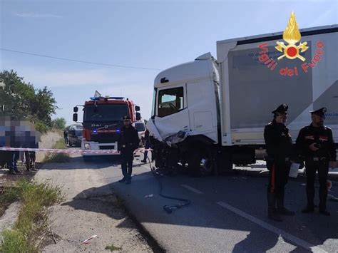 Tragico Incidente Stradale Sulla SS 106 Un Morto