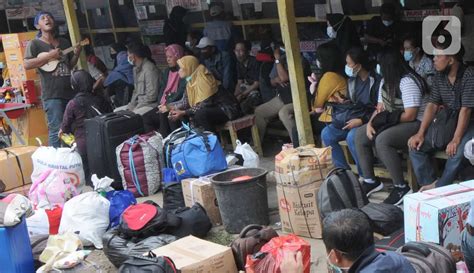 FOTO Jelang Larangan Mudik Terminal Bayangan Dipadati Pemudik Foto