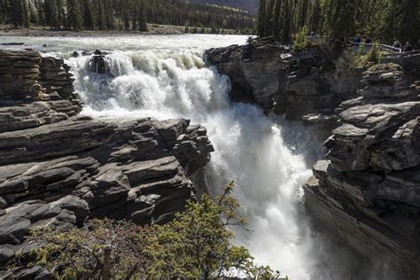 Athabasca Falls - Casual Trekkers