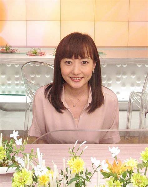 【画像】島本真衣アナ、キャッチャー役でみせたポーズと貫禄がスゴすぎる！ 611 ライブドアニュース