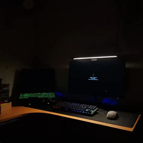 Laptop + Monitor Desk Setups : r/desksetup