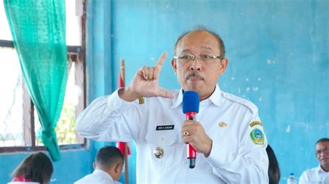 BUPATI MANGGARAI TIMUR MEMBERIKAN ARAHAN DAN MOTIVASI KEPADA REMAJA