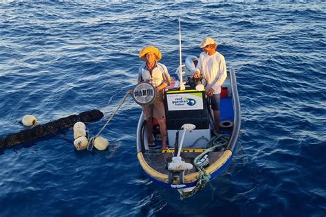 Busting Ghost Nets Haunting The Great Barrier Reef Cairns Local News