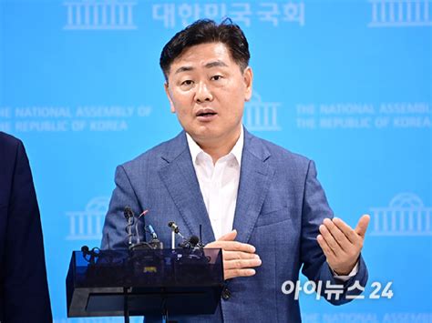 포토 기자회견 갖는 김관영 전북지사