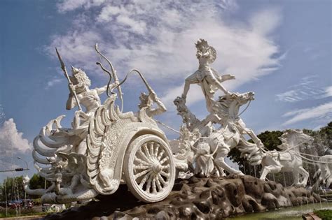 simbol keberanian  fungsi patung satria gatotkaca  bali gaekon