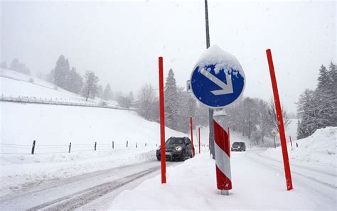 Viele Unf Lle Bei Schnee Und Gl Tte In Bayern Warnung Vor Lawinen