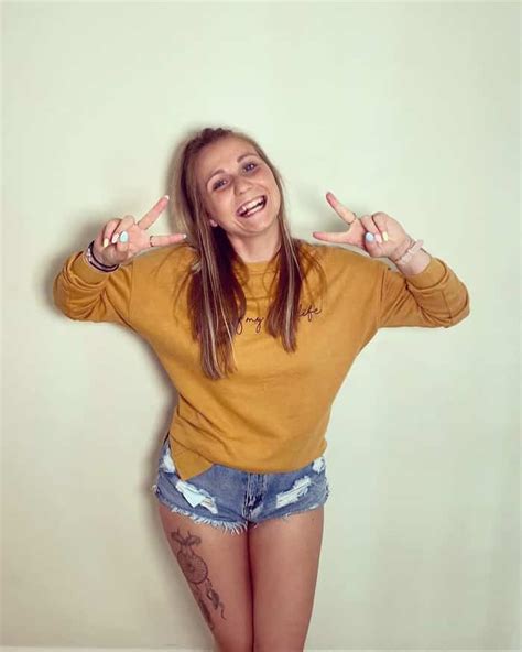 Sexy Natalie Hanby Bikini Pics