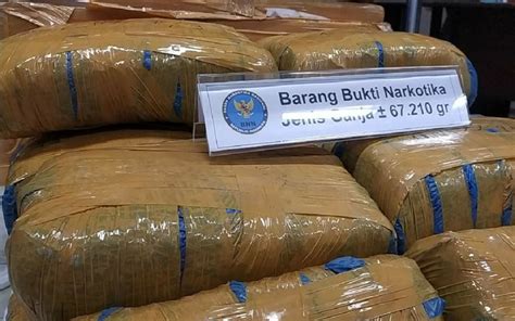 Truk Fuso Pembawa Kilogram Ganja Ditangkap Bnn Di Padalarang Jmn